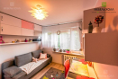 Детская комната для девочки. Выполнена из ДСП и крашенного МДФ в нежной цветовой гамме