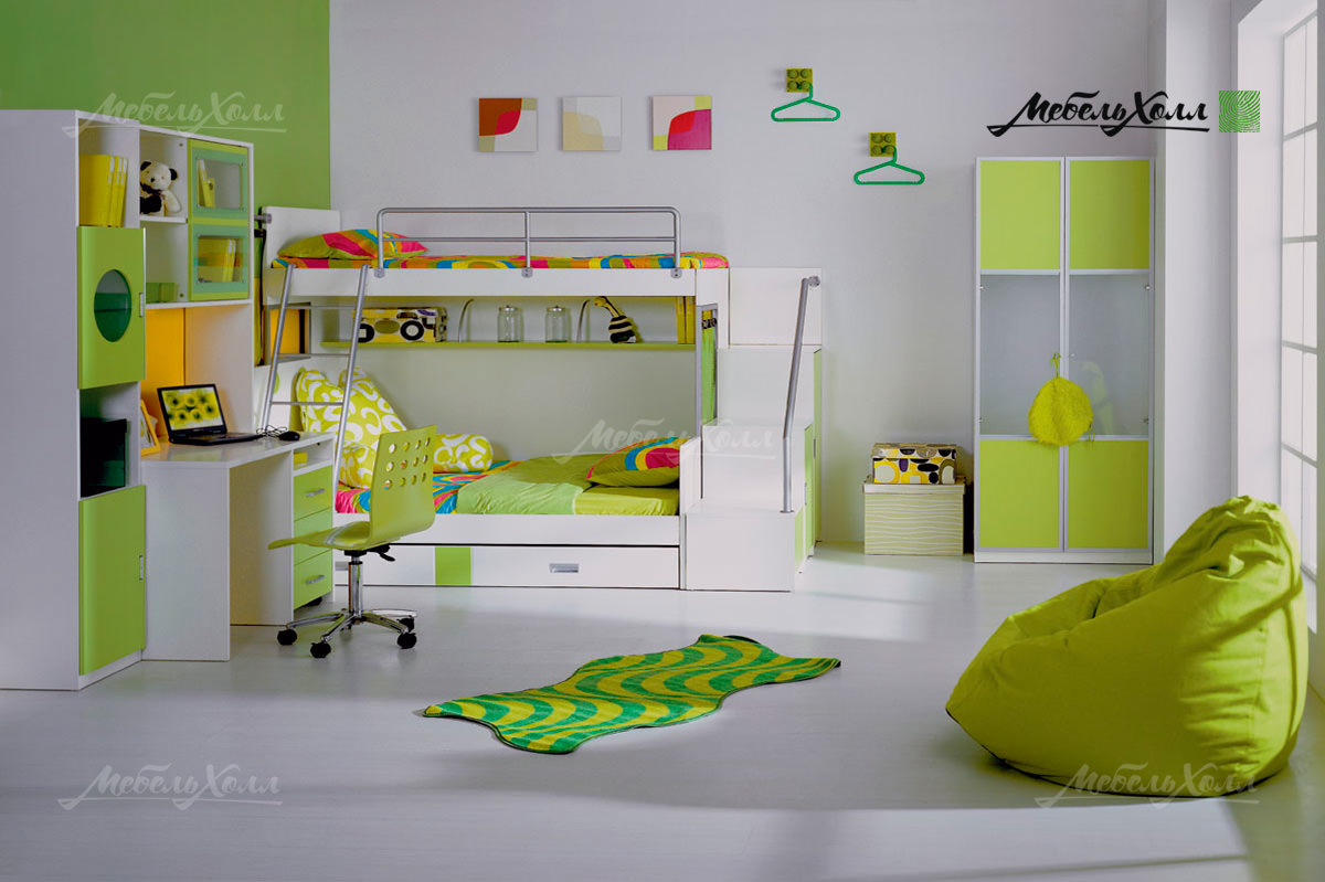 Светлая мебель для детской: двухъярусная кровать с шуфлядами, шкаф, компьютерный стол с полками
