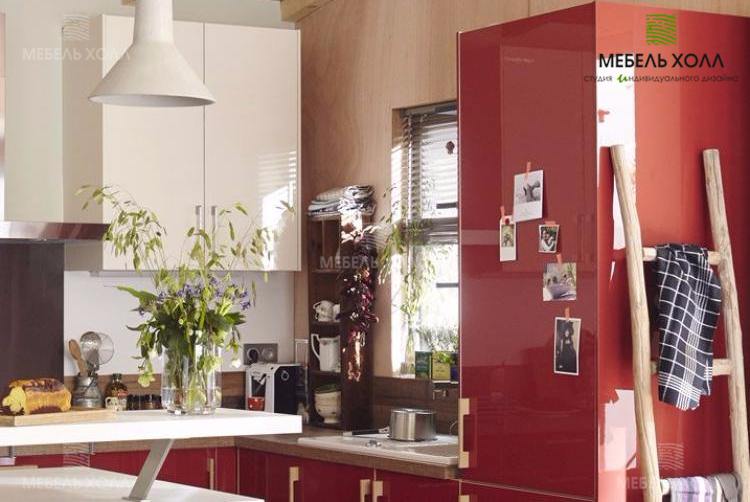 Угловая кухня с белым и красным глянцевым акриловым фасадом со столешницей из постформинга 