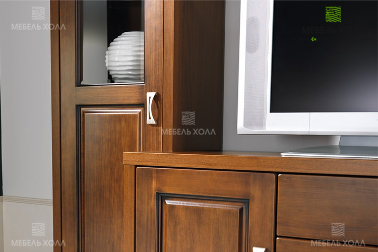 Секция для гостиной в классическом стиле орехового цвета с выдвижными ящиками и дверцами из стекла