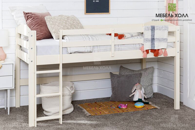 Кровать-чердак с лестницей для детской выполнена из массива