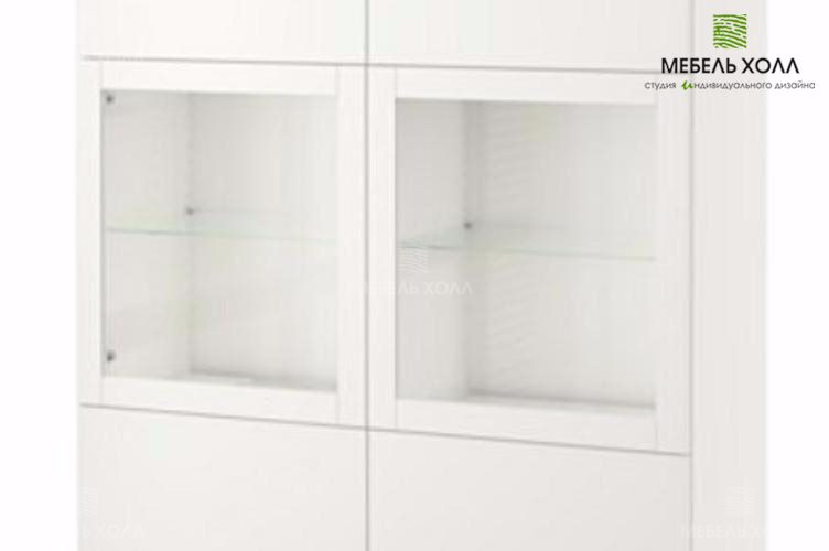Шкаф-витрина из белого пластика, дверцы с нажимными плавно закрывающимеся петлями