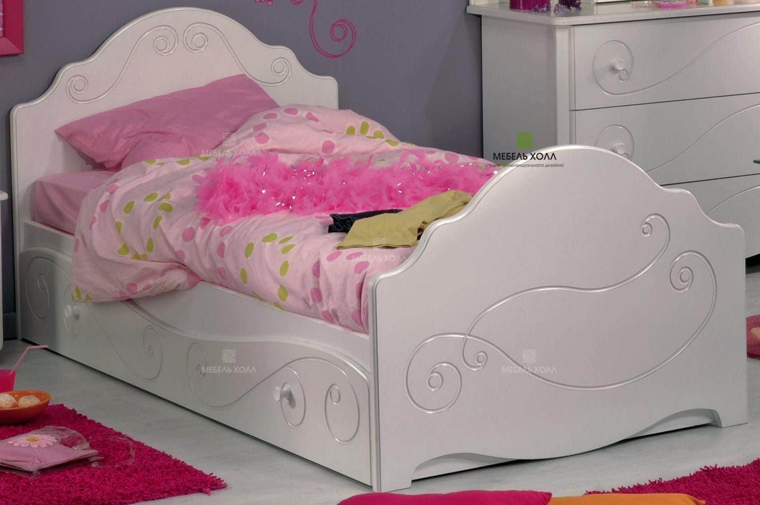 Мебель белого цвета из фрезерованного МДФ для детской комнаты девочки  