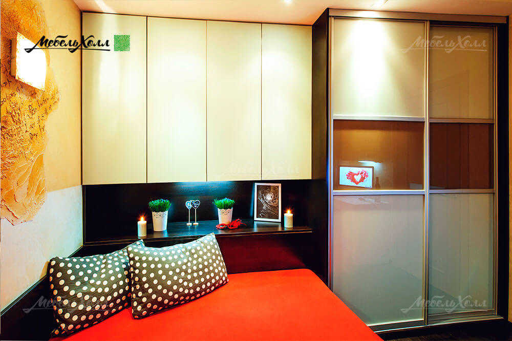 Комплект мебели для спальни из МДФ: встроенный шкаф-купе, модульные шкафы и кровать