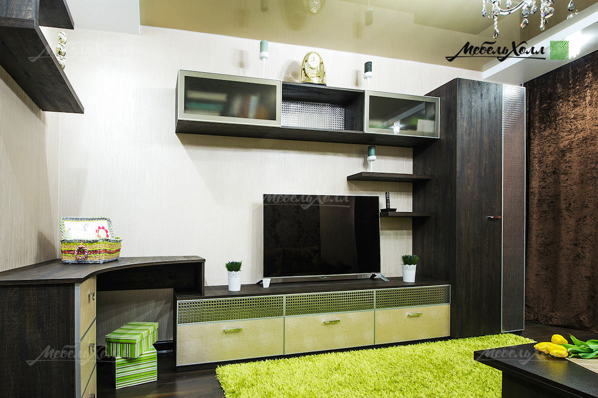 Мебель в гостиную из ДСП со стеклом и декоративными элементами