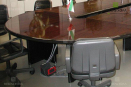 Офисный стол  для комнаты переговоров. В центре предусмотрено отверстие для кабель каналов микрофонов и оргтехники