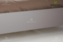 Современная кровать в оттенках серого и шоколада выполнена из МДФ со вставками из массива в лаконичном стиле
