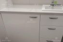 Набор мебели для ванной — тумба под умывальник с фасадами из МДФ и столешницей из искусственного камня, навесной шкафчик с зеркальным фасадом