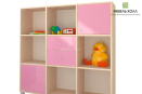 Детский стеллаж для хранения книг и игрушек, имеет два закрытых дверцами отделения и два ящика в центре. Изготовлен из ДСП