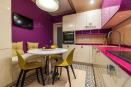 Кухня из крашенного МДФ молочного и фиолетового цвета