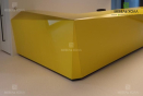 Современная стойка-ресепшн для администратора оригинального дизайна из пластика в ярко желтом цвете