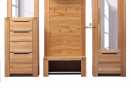 Современная деревянная прихожая имеет все необходимые зоны и занимает небольшую площадь комнаты