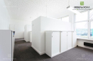 Набор офисной мебели для сотрудников выполнен в безупречном белом цвете, включает в себя столы, стол для переговоров, шкафчики