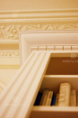 Классический книжный шкаф из фрезерованного МДФ