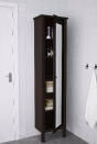 Высокий пенал с зеркальной дверцей из ольхи, покрытого черно-коричневой морилкой