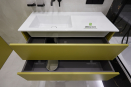 Мебель для ванной из крашенного матового МДФ. Включает подвесную тумбу под умывальник, зону для хранения, шкаф для техники и зашивку инсталляции