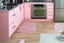 Угловая кухня розового цвета из ДСП