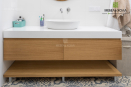Мебель для ванной комнаты: подвесная консоль с двумя ящиками для хранения .Фасады выполнены из шпона дуба с матовым лаком, столешница - акриловый камень.