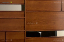 Элегантная корпусная мебель с системой Hettich Top line XL из массива ольхи с зеркальными вставками