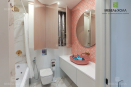 Мебель для ванной: встроенный шкаф выполнен из шпона с покрытием лаком и МДФ, подвесная тумба из крашенного МДФ