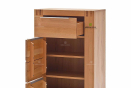 Деревянное место для хранения, имеет один выдвижной ящик и четыре секции с дверцами, металлическая фурнитура 