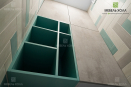 Мебель для постирочной - навесной шкаф с фасадами из Syncrone, открытые полки - крашенный МДФ. Нижний шкаф выполнен из ДСП Egger