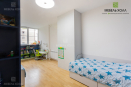 Мебельный гарнитур для детской комнаты: распашные модульные шкафы, полки для книг, 2 односпальные кровати, выполнены из ДСП Egger