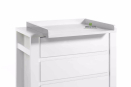 В белом цвете из МДФ с тремя выдвижными ящиками и пеленальным столиком