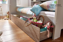 Детская кровать для двоих детей выполнена из крашенного МДФ и ДСП