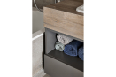 Мебель для ванной из МДФ и ЛДСП включает шкаф с открытыми зонами для хранения и тумбу под умывальник с ящиком (без столешницы)