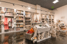 Комплект торгового оборудования для текстильного магазина "Провинция" , полки, стойки, витрины для торгового зала в стиле «прованс» из натурального дерева