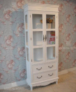 Шкаф в классическом стиле из фрезерованного МДФ белого цвета